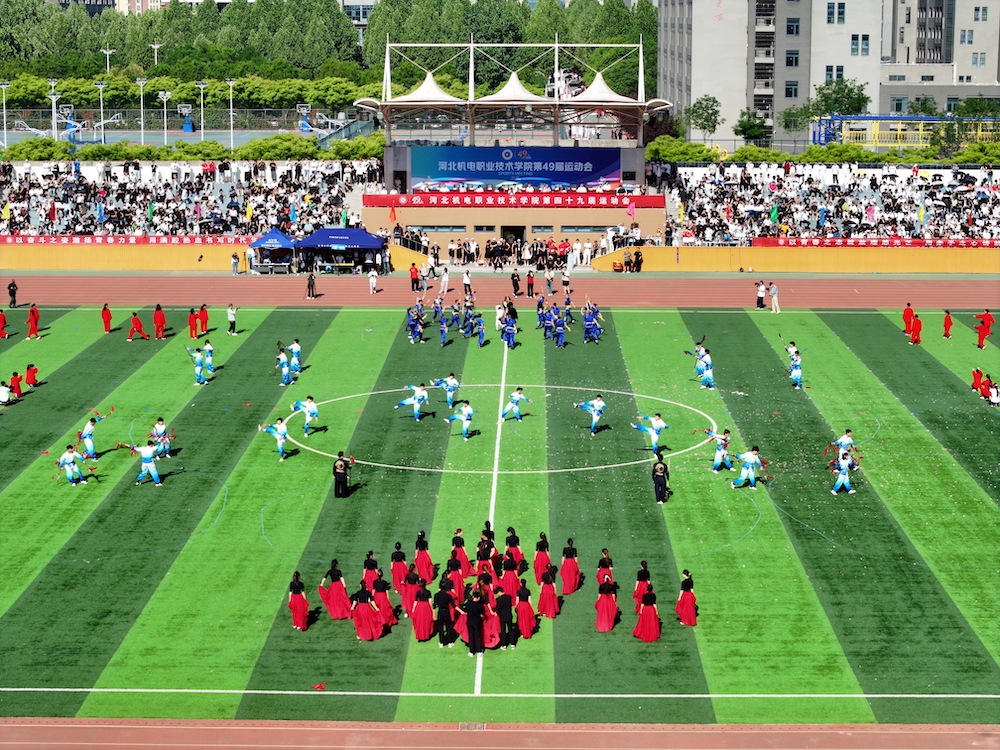 Choreographer Shifu Shi Yanjun with students, May 1st celebration